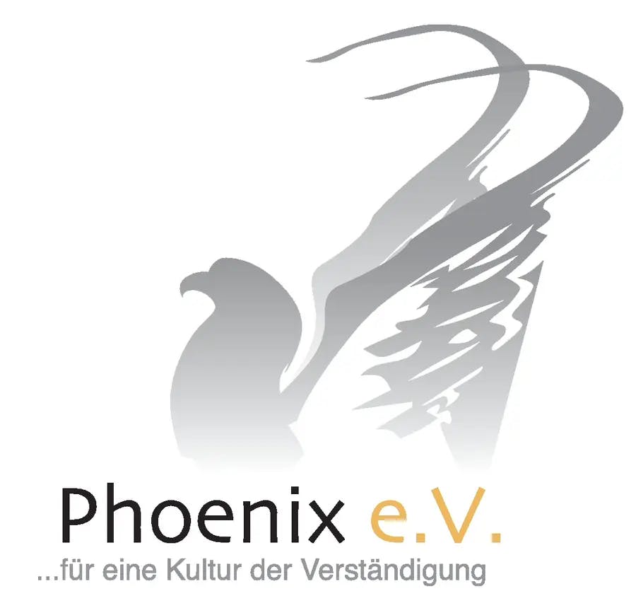 Logo des Phoenix e.V.. Es beinhaltet einen grau illustrierten Phönix und die Wortmarke "Phoenix e.V. ...für eine Kultur der Verständigung."
